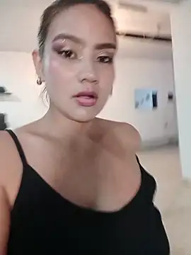 Snapshot of SANDY_QUEEN chatting on April 2026 11:44:01 PM SANDY QUEEN online show from April 2026 11:44:01 PM