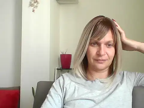 Snapshot of SweetLilTrouble chatting on April 2026 11:26:02 AM SweetLilTrouble online show from April 2026 11:26:02 AM