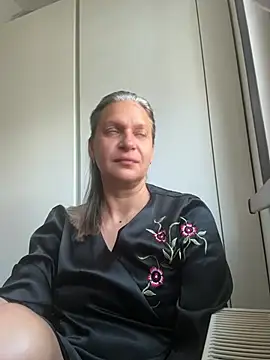 Snapshot of SweetLilTrouble chatting on May 2026 08:20:01 AM SweetLilTrouble online show from May 2026 08:20:01 AM