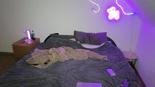 Snapshot of RoxySweetheart chatting on April 2026 08:31:01 PM RoxySweetheart online show from April 2026 08:31:01 PM