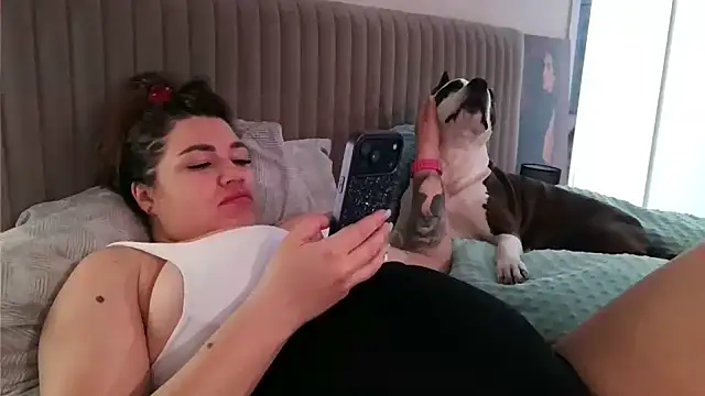 Snapshot of miss_preggie chatting on April 2026 06:37:01 PM miss preggie online show from April 2026 06:37:01 PM