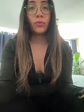 vampiralatina online show from May 2026 05:41:01 PM