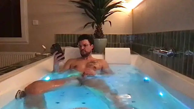 YoloNude online show from April 2026 09:06:02 PM