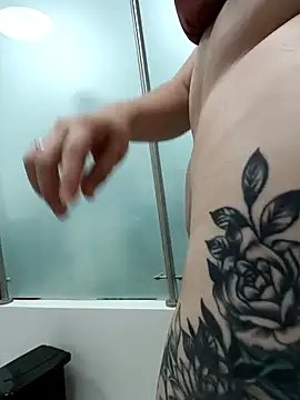 Miaesmeralda online show from April 2026 06:26:01 PM