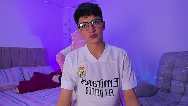 Snapshot of SaNti_ll chatting on April 2026 02:22:02 AM SaNti ll online show from April 2026 02:22:02 AM