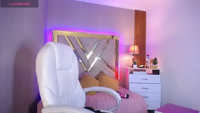 Snapshot of Ashley__Parker chatting on April 2026 08:31:01 PM Ashley Parker online show from April 2026 08:31:01 PM