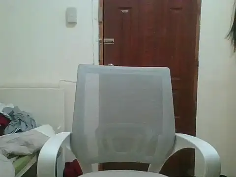 Snapshot of luna_veille chatting on May 2026 11:46:02 PM luna veille online show from May 2026 11:46:02 PM