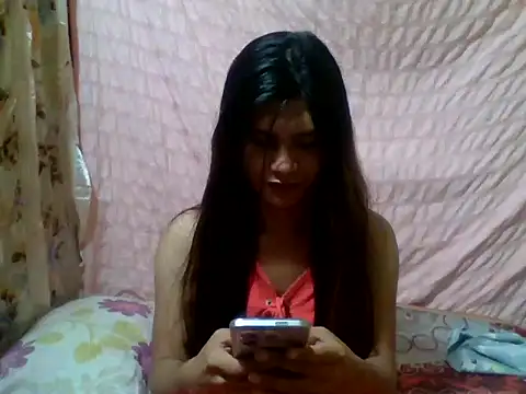 Snapshot of luna_veille chatting on May 2026 01:04:02 PM luna veille online show from May 2026 01:04:02 PM