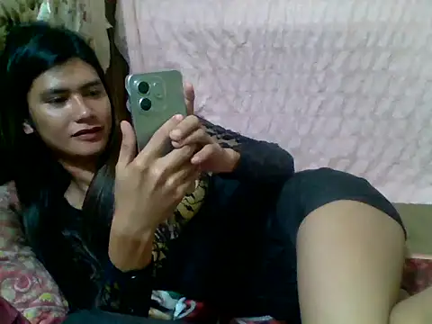 Snapshot of luna_veille chatting on May 2026 01:03:02 AM luna veille online show from May 2026 01:03:02 AM