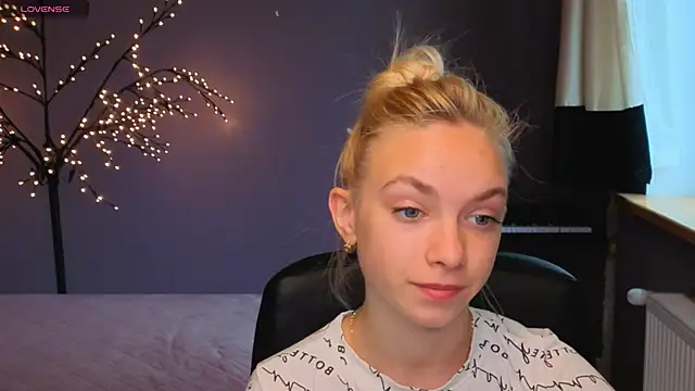 SonnySofia online show from May 2026 05:37:02 AM