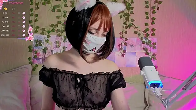 Snapshot of LunaNyanmi chatting on April 2026 06:36:02 PM LunaNyanmi online show from April 2026 06:36:02 PM