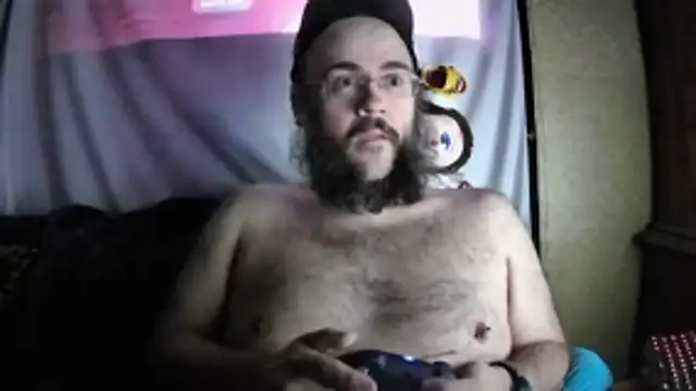 Snapshot of BriTheTopBear chatting on April 2026 04:02:02 AM BriTheTopBear online show from April 2026 04:02:02 AM