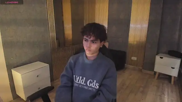 Snapshot of Elian_tay chatting on April 2026 01:45:02 PM Elian tay online show from April 2026 01:45:02 PM