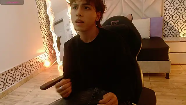 Snapshot of Elian_tay chatting on April 2026 11:54:02 AM Elian tay online show from April 2026 11:54:02 AM