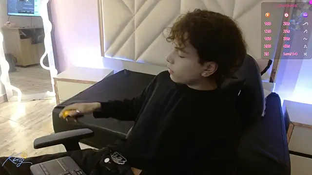 Snapshot of Elian_tay chatting on April 2026 11:48:01 AM Elian tay online show from April 2026 11:48:01 AM