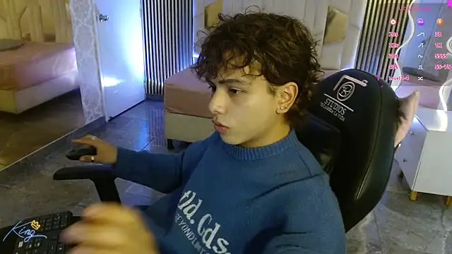 Snapshot of Elian_tay chatting on April 2026 07:53:01 PM Elian tay online show from April 2026 07:53:01 PM