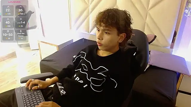 Snapshot of Elian_tay chatting on April 2026 12:56:01 PM Elian tay online show from April 2026 12:56:01 PM