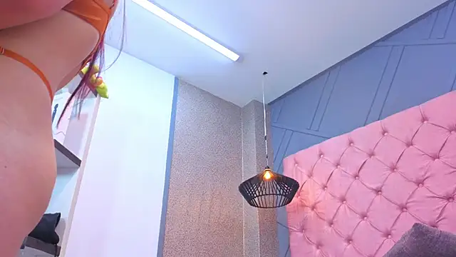 Mia horney- online show from April 2026 01:16:01 PM