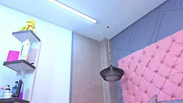 Mia horney- online show from April 2026 12:55:01 PM