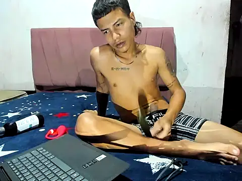 Snapshot of Junior_bebe chatting on April 2026 12:44:02 AM Junior bebe online show from April 2026 12:44:02 AM