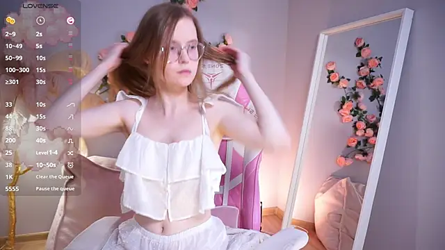 Snapshot of More_Sonne chatting on June 2026 01:31:02 PM More Sonne online show from June 2026 01:31:02 PM