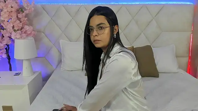 Snapshot of Gia__evanss chatting on April 2026 12:20:01 PM Gia evanss online show from April 2026 12:20:01 PM