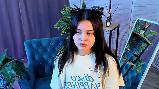 Snapshot of MarianneAuvil chatting on April 2026 04:39:01 AM MarianneAuvil online show from April 2026 04:39:01 AM