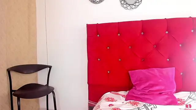 Snapshot of vale_maslow chatting on April 2026 01:11:01 PM vale maslow online show from April 2026 01:11:01 PM