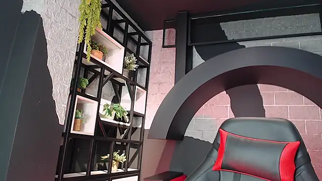 Snapshot of TINIFOX chatting on April 2026 01:33:02 PM TINIFOX online show from April 2026 01:33:02 PM