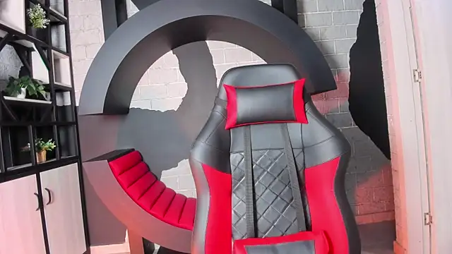 Snapshot of TINIFOX chatting on April 2026 02:44:01 PM TINIFOX online show from April 2026 02:44:01 PM