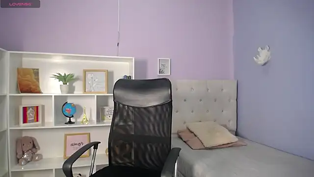 Snapshot of velveth_noir chatting on April 2026 01:50:02 PM velveth noir online show from April 2026 01:50:02 PM