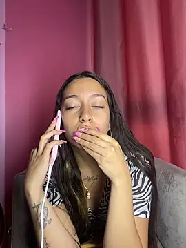 Snapshot of DulceLatinaxo chatting on April 2026 06:04:02 PM DulceLatinaxo online show from April 2026 06:04:02 PM