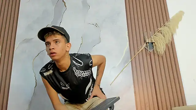 Ethanhot os online show from April 2026 05:41:02 PM