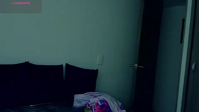 Snapshot of sarahh_love chatting on April 2026 10:25:02 PM sarahh love online show from April 2026 10:25:02 PM