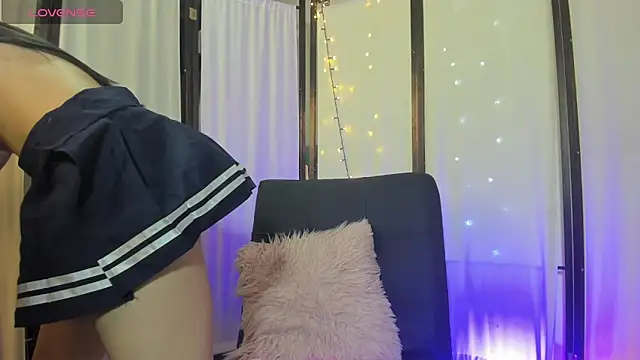 Snapshot of JadeMills2 chatting on April 2026 07:52:01 PM JadeMills2 online show from April 2026 07:52:01 PM