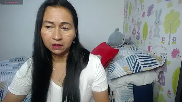 Snapshot of Tyna_b chatting on June 2026 05:12:01 AM Tyna b online show from June 2026 05:12:01 AM