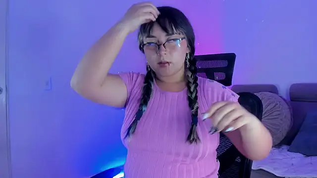 Snapshot of ross_lee chatting on April 2026 09:09:01 PM ross lee online show from April 2026 09:09:01 PM