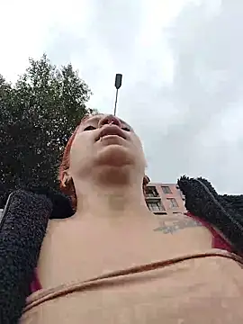 Snapshot of Mia_0-4 chatting on April 2026 04:35:01 PM Mia 0-4 online show from April 2026 04:35:01 PM