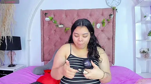 Snapshot of ROSELEI_ chatting on June 2026 09:47:02 AM ROSELEI online show from June 2026 09:47:02 AM