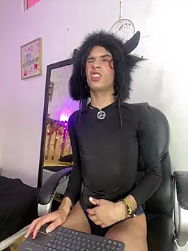 Snapshot of lucius_morningstar chatting on April 2026 08:35:02 PM lucius morningstar online show from April 2026 08:35:02 PM