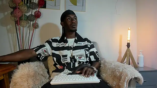 Snapshot of pipe_monstercock chatting on April 2026 08:14:02 PM pipe monstercock online show from April 2026 08:14:02 PM