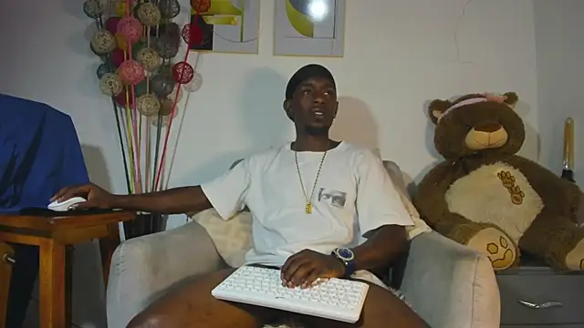 Snapshot of pipe_monstercock chatting on April 2026 07:21:02 PM pipe monstercock online show from April 2026 07:21:02 PM