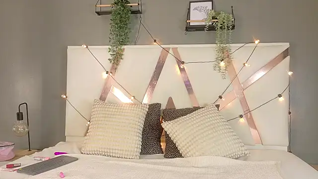 Snapshot of AriannaLux__ chatting on April 2026 07:52:02 PM AriannaLux online show from April 2026 07:52:02 PM