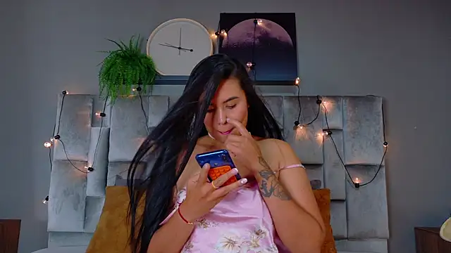 Snapshot of AriannaLux__ chatting on April 2026 07:43:01 PM AriannaLux online show from April 2026 07:43:01 PM