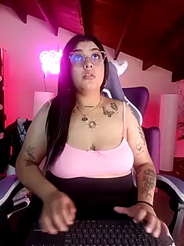 Snapshot of CherryRosexxx chatting on April 2026 06:46:02 PM CherryRosexxx online show from April 2026 06:46:02 PM