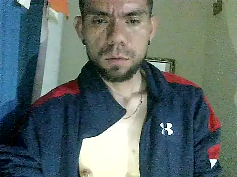 Snapshot of thomas2wood chatting on May 2026 12:28:02 AM thomas2wood online show from May 2026 12:28:02 AM