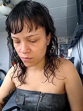 Snapshot of seijaku_ chatting on April 2026 04:19:01 PM seijaku online show from April 2026 04:19:01 PM