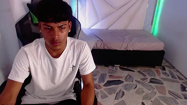 Snapshot of Angel_foxc_ chatting on April 2026 10:20:01 PM Angel foxc online show from April 2026 10:20:01 PM