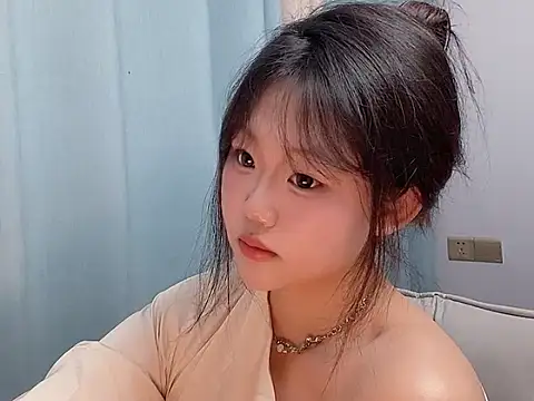 Snapshot of Lilababy00 chatting on April 2026 01:05:02 PM Lilababy00 online show from April 2026 01:05:02 PM