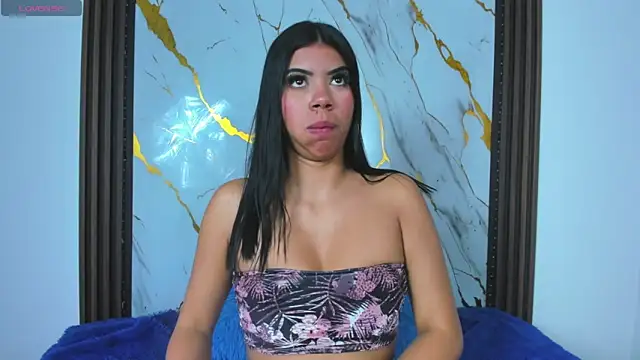 Snapshot of sharlotte_hh chatting on April 2026 01:40:01 PM sharlotte hh online show from April 2026 01:40:01 PM